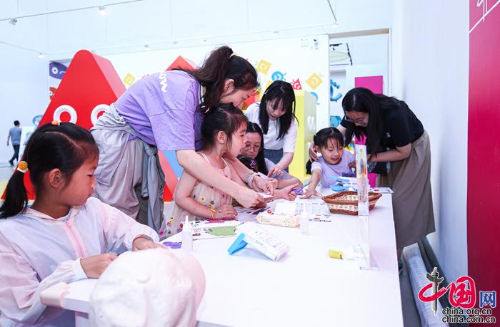 PG平台官方网站2024北京798国际儿童艺术周启幕：艺术润心 童趣盎然